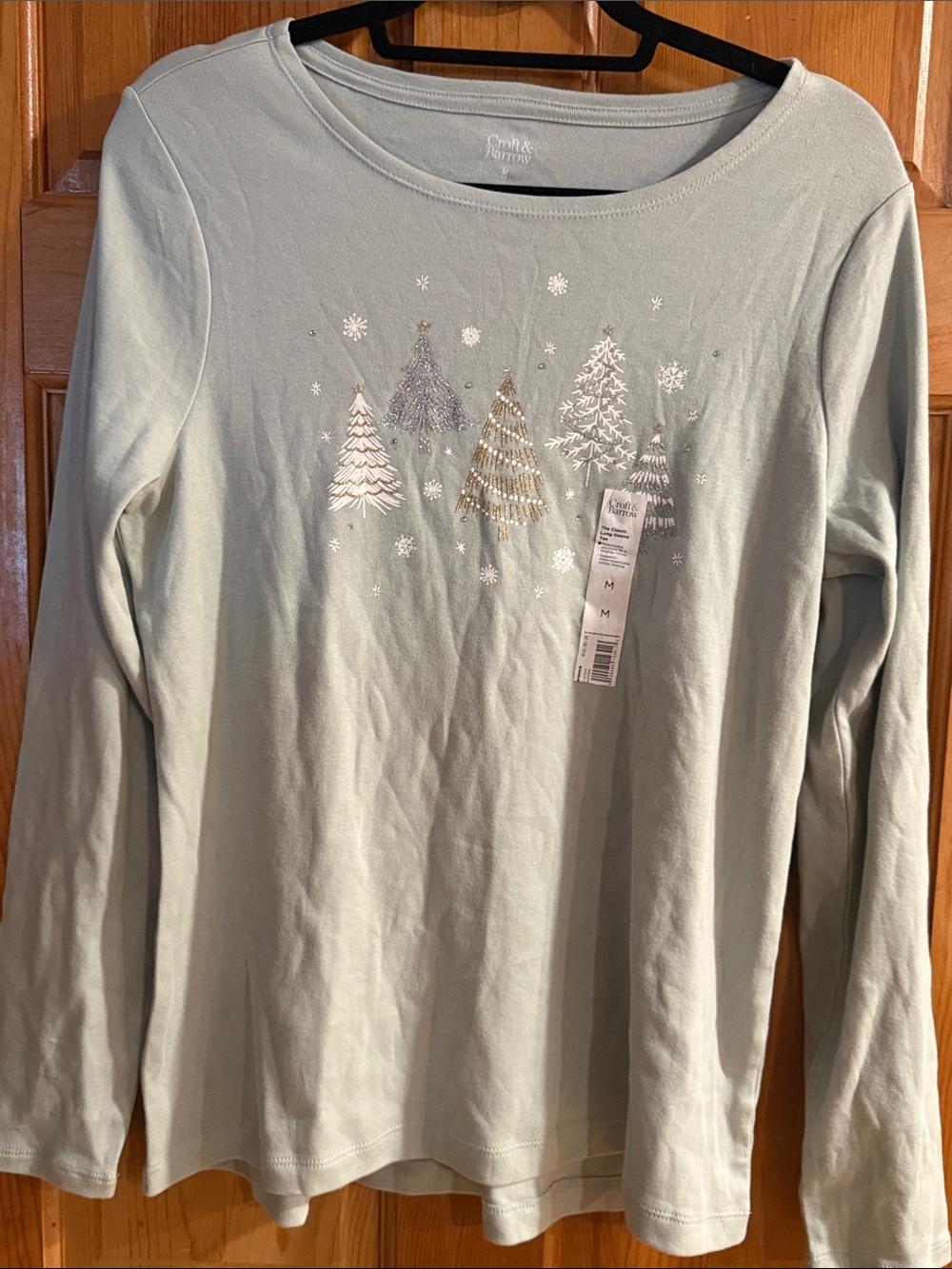 NWT Croft & Barrow long sleeve holiday tee shirt size medium.